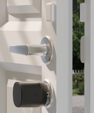 Cerradura inteligente compacta instalada en puerta